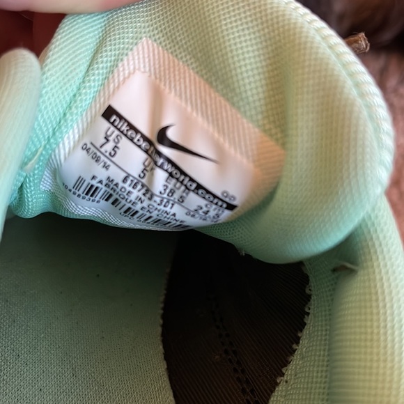 Nike Thea - Picture 5 of 5